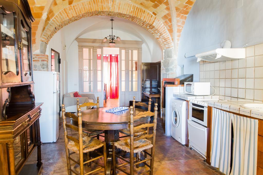 Apartaments Can Gibert 卡斯特罗·德波利亚斯 外观 照片